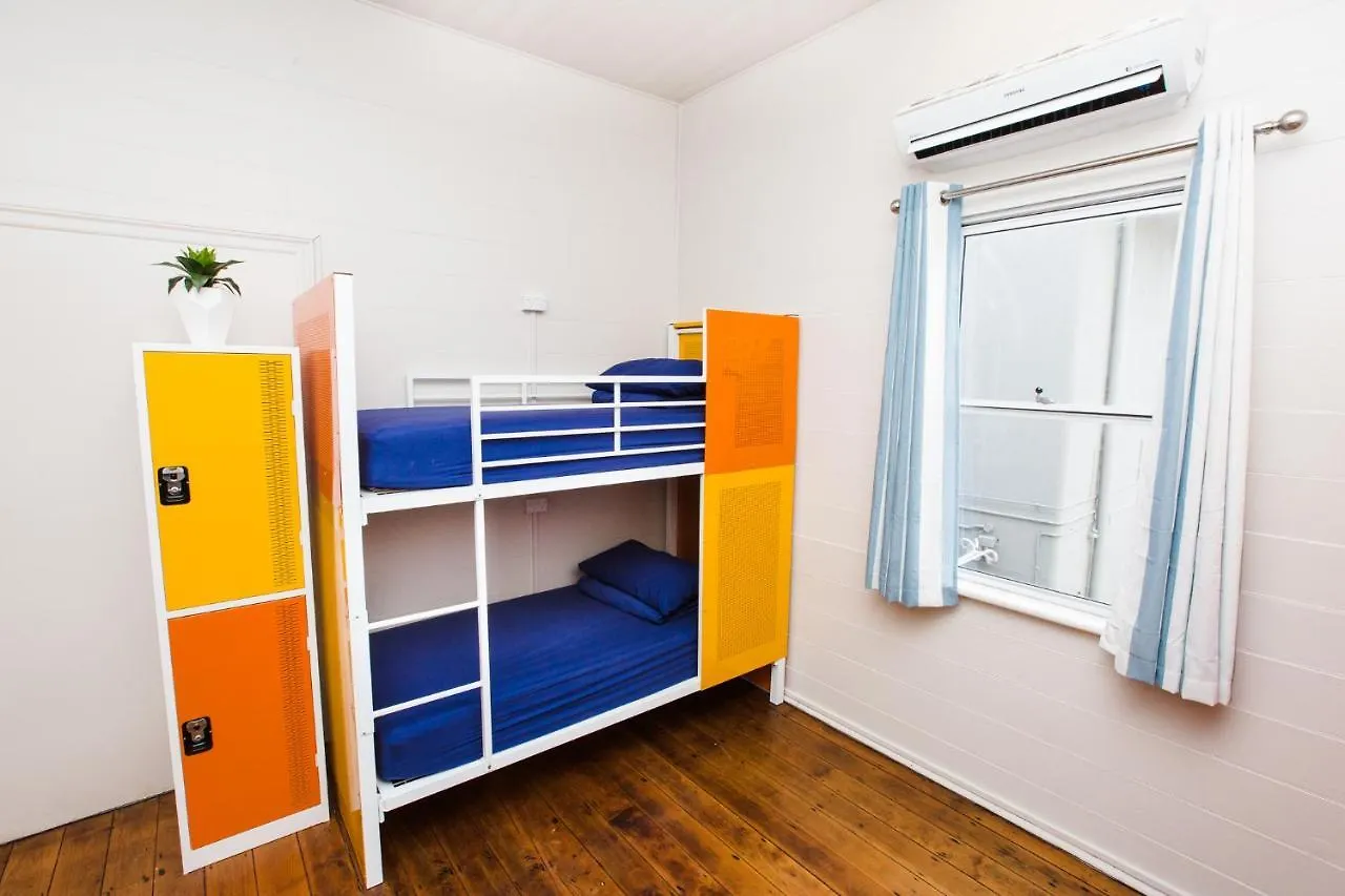 Mad Monkey Central Cairns Hostal
